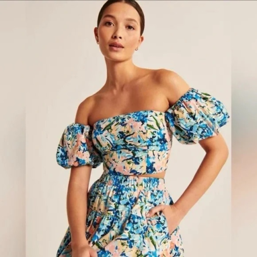 NWT Abercrombie & Fitch Cropped Poof Sleeve Blouse Medium